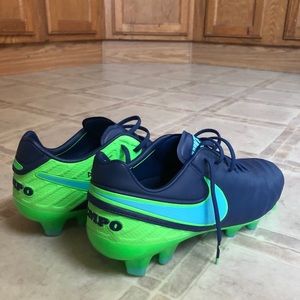 Nike Tiempo Soccer Shoes Men’s Size 8